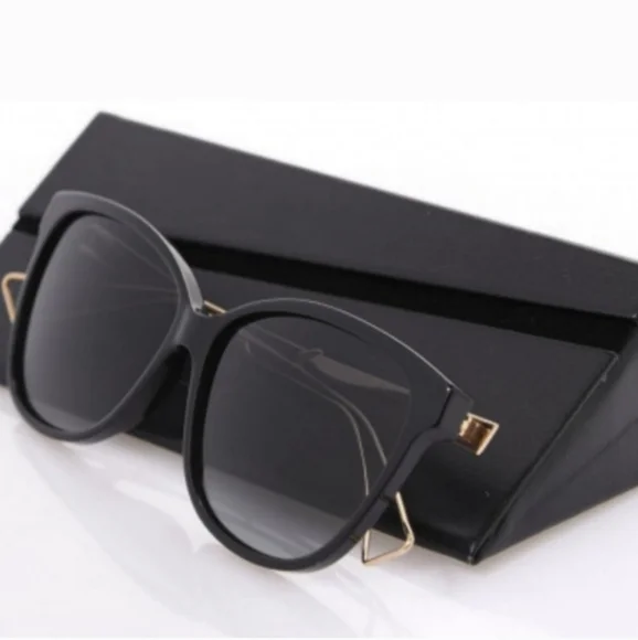 Dior Black and Gold Oversized Sunglasses - Picture 1 of 13